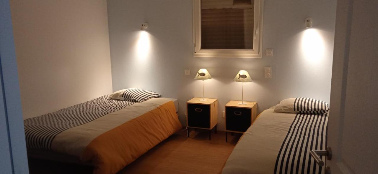 Maison De La Plage Des Amiets Cleder Bagian luar foto