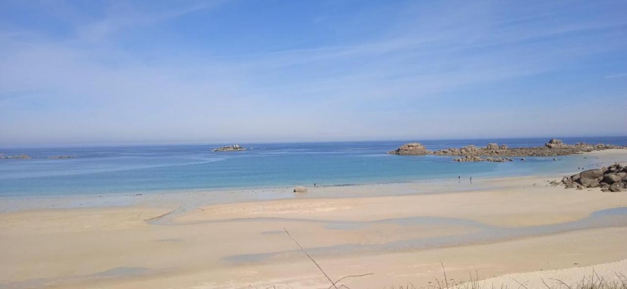 Maison De La Plage Des Amiets Cleder Bagian luar foto